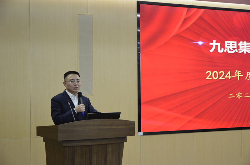 公司董事长、总经理丁晓斌上台致辞